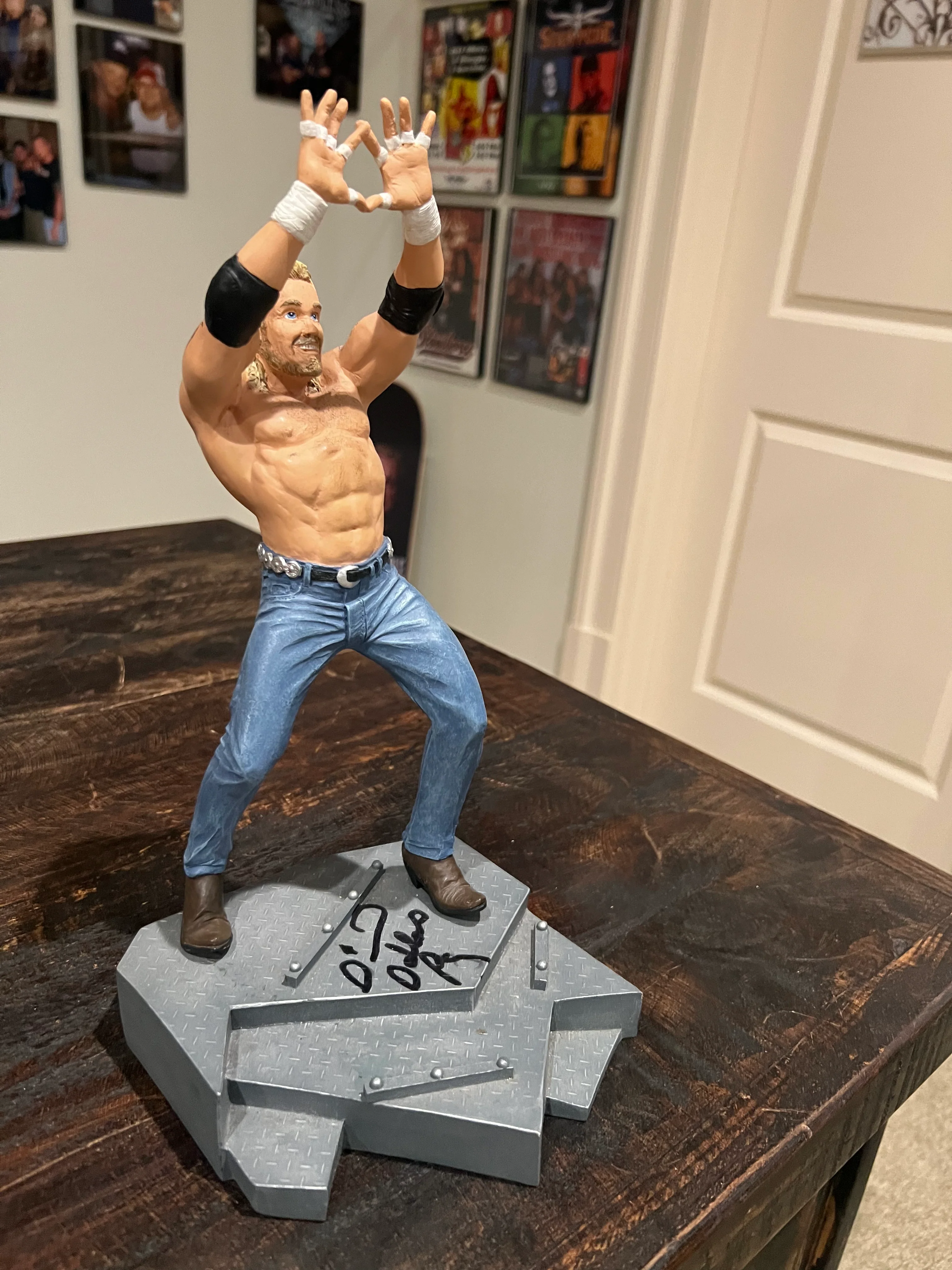 Signed DDP Cold Cast Porcelain Statue - Image 3